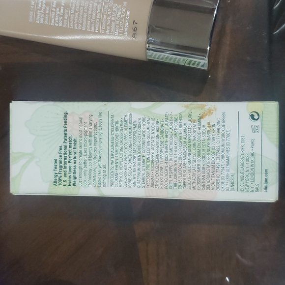 CLINIQUE Perfectly real makeup - Picture 5 of 8